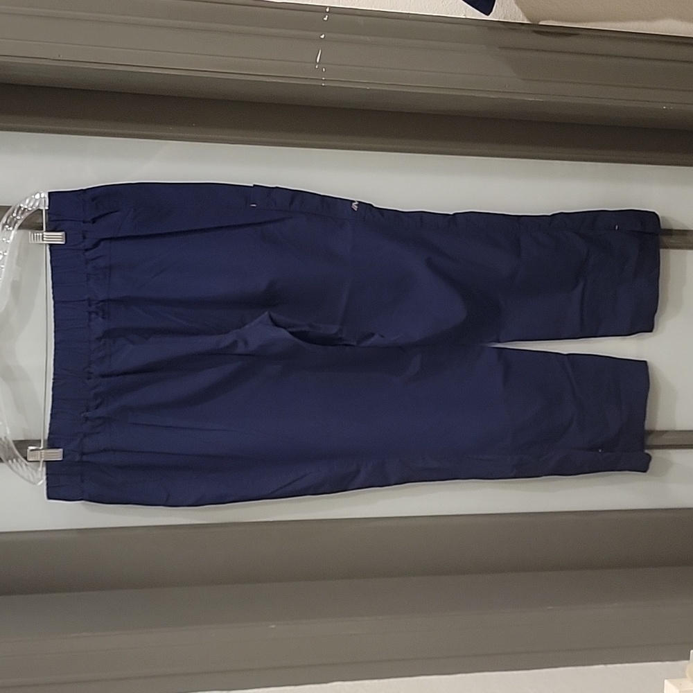 Motion Scrubs Set - Picture 6 of 7